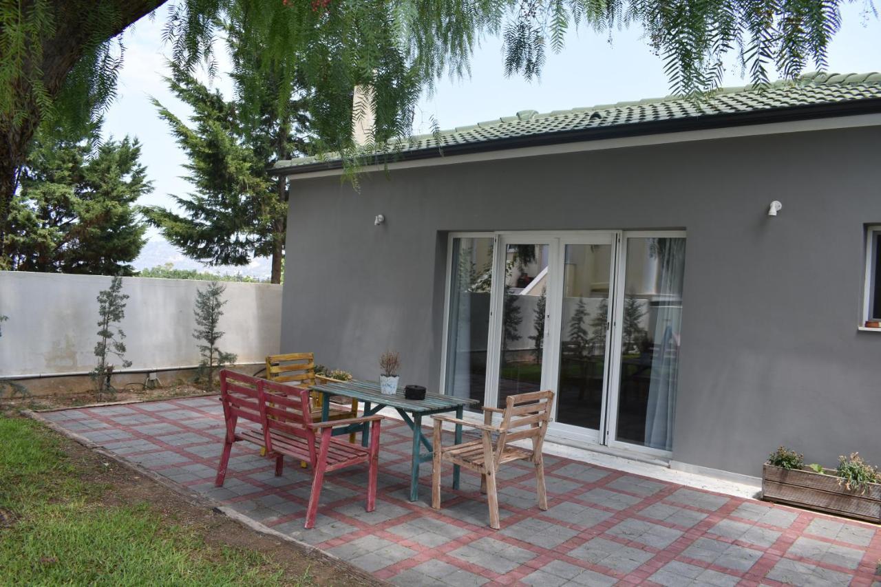 Pool Guesthouse Corinth Exterior foto